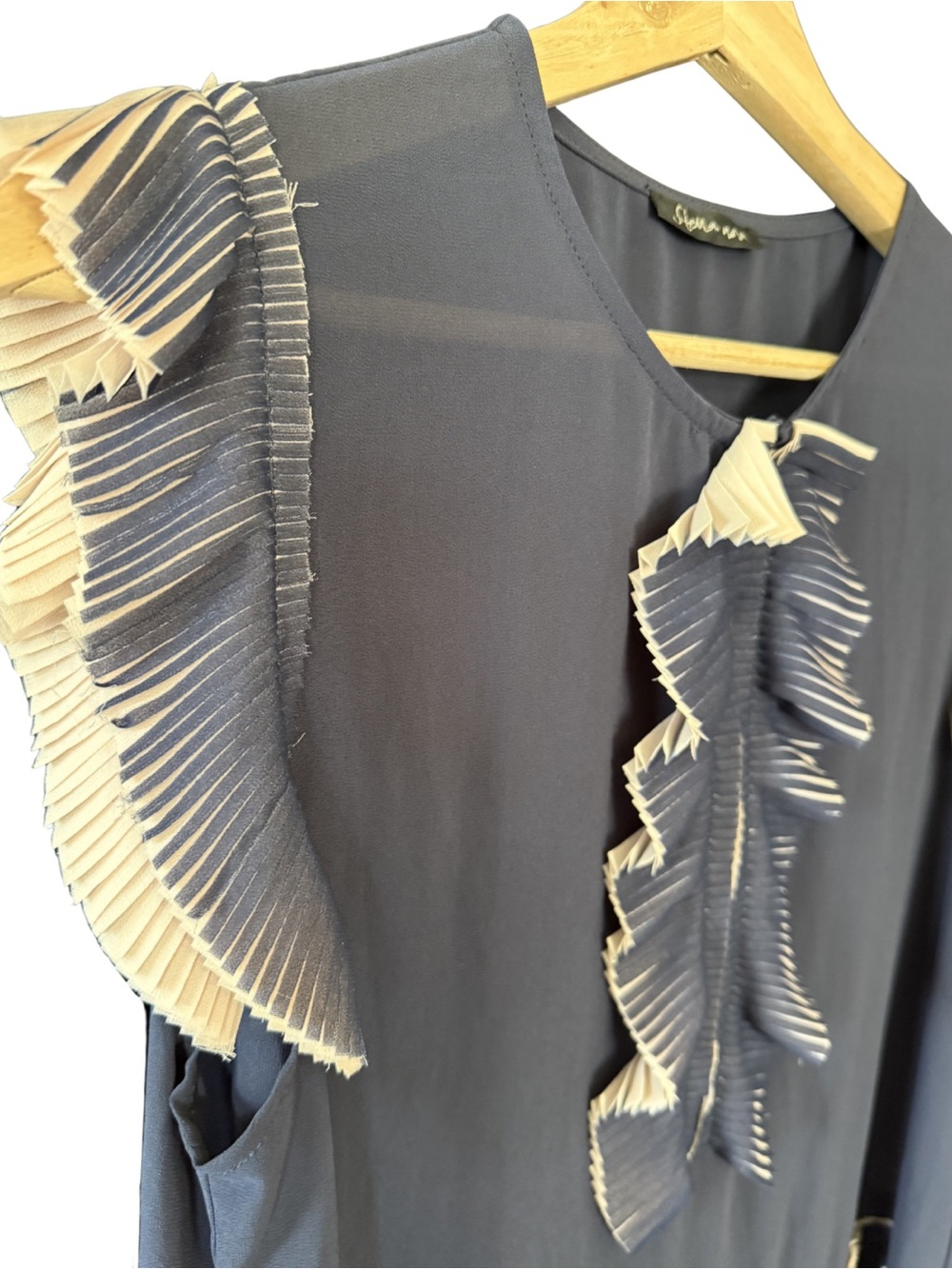Stella Nova Copenhagen Ruffle Pleated Sleeveless Blouse Navy Cream EU 40 US 8 - Picture 5 of 7